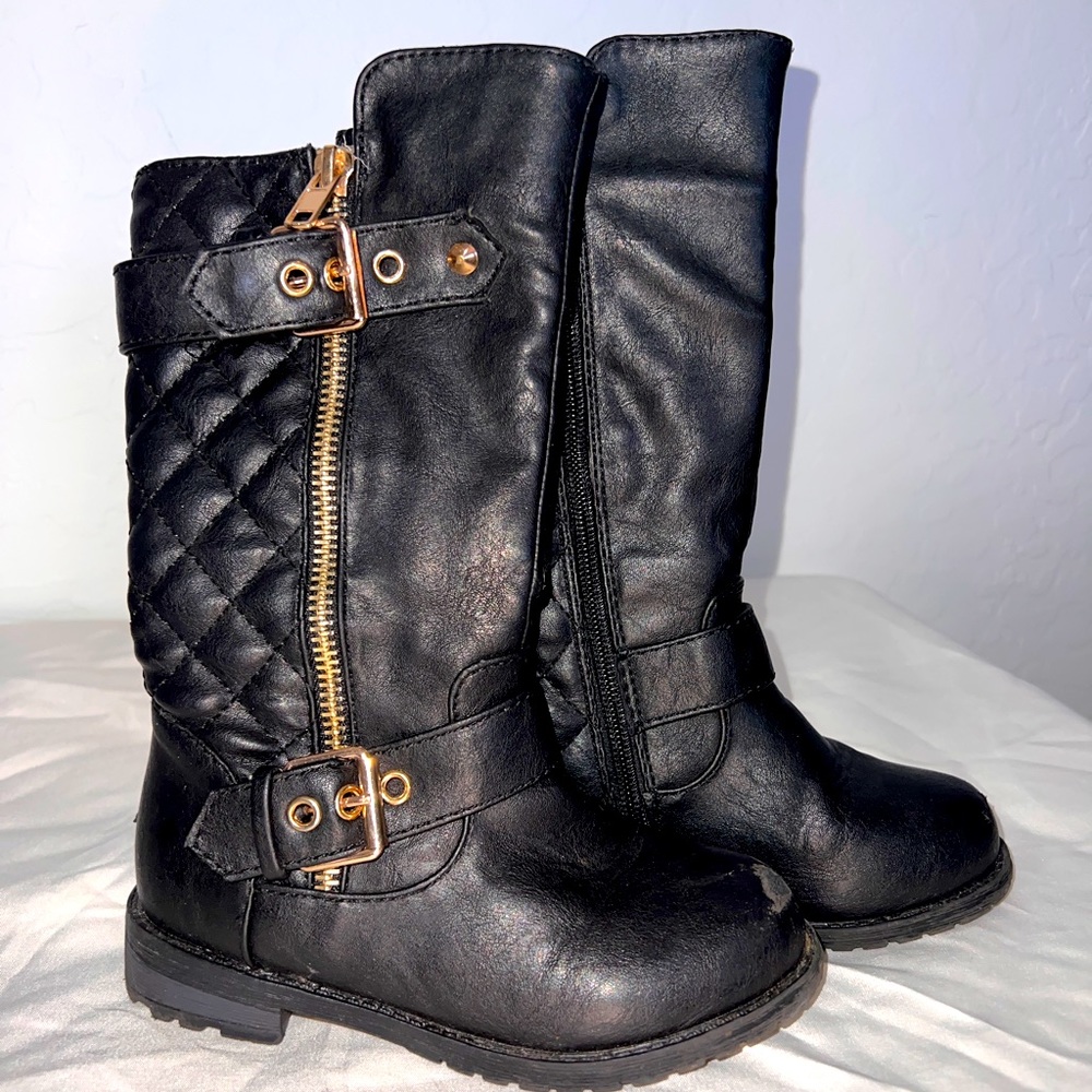 Girls Embroidered High Top Boots Size 9 (Minor Scuffs bear toes in pics)